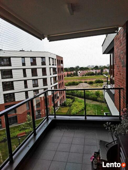 Montaż siatki na balkon dla kota przeciw ptakóm na gołębie