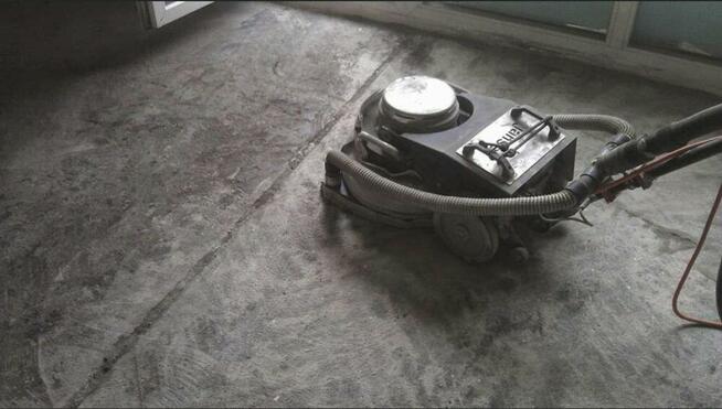 Usuwanie subitu kleju lepiku frezowanie szlifowani betonu