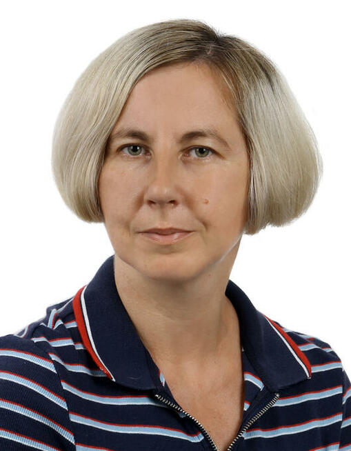 szukam pracy biurowej na 1/2 etatu stacjonarnej lub zdalnej