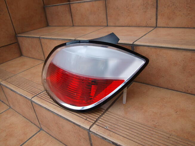 Opel Astra H lampa prawa tył 2004 - 2008r (europa)