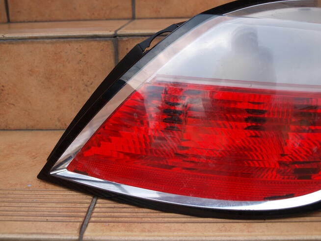 Opel Astra H lampa prawa tył 2004 - 2008r (europa)