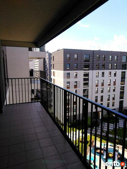 Montaż siatki na balkon dla kota przeciw ptakóm na gołębie