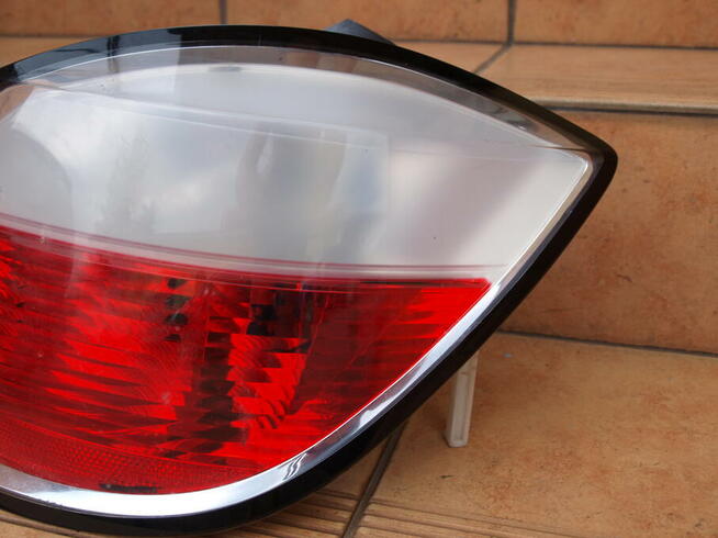 Opel Astra H lampa prawa tył 2004 - 2008r (europa)