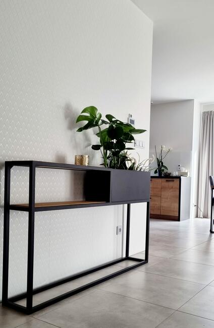 Konsola industrialna z doniczką