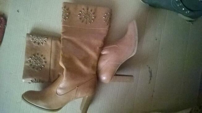 Kozaki beżowe wysokie