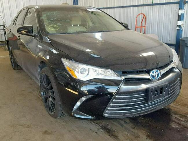 Toyota Camry 2017, 2.5L, hybryda, po gradobiciu