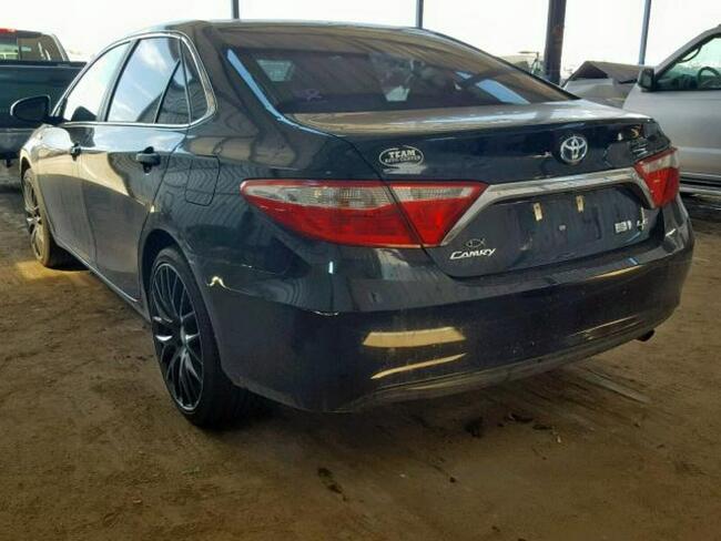 Toyota Camry 2017, 2.5L, hybryda, po gradobiciu