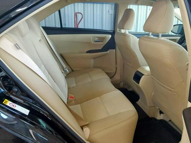 Toyota Camry 2017, 2.5L, hybryda, po gradobiciu