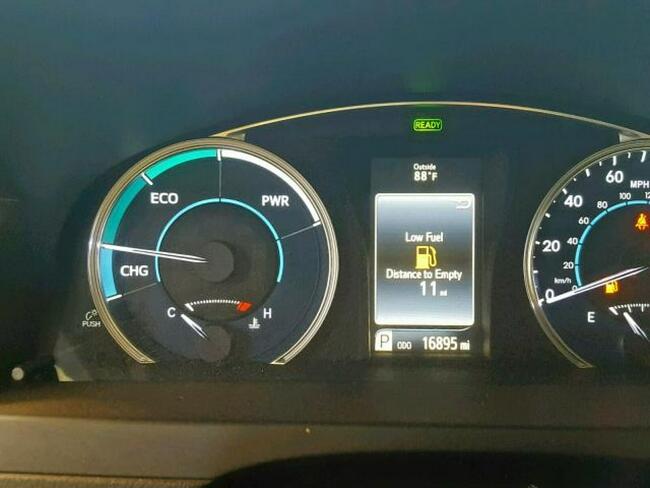Toyota Camry 2017, 2.5L, hybryda, po gradobiciu