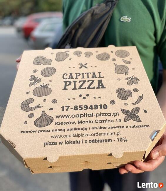 Kurier w pizzerii-student