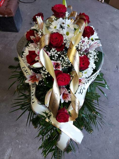 Stroiki, kompozycje kwiatowe na groby