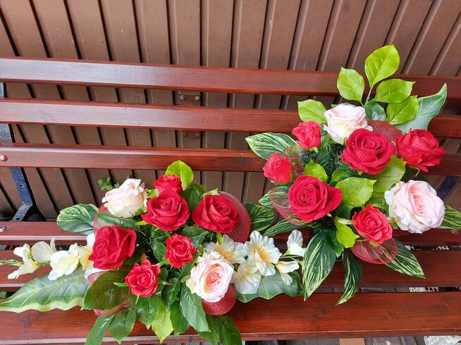 Stroiki, kompozycje kwiatowe na groby