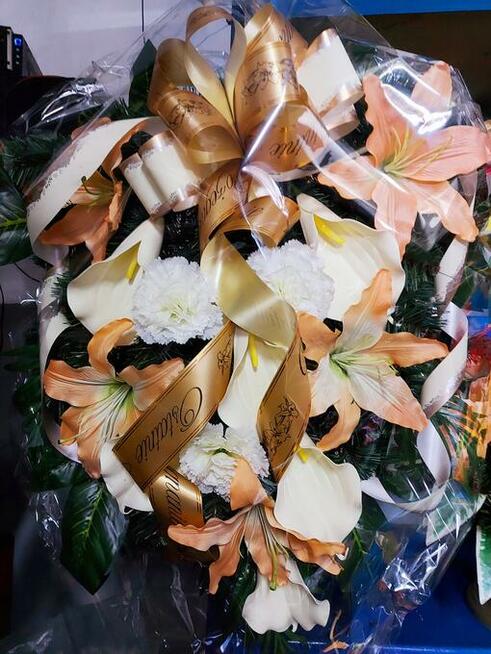 Stroiki, kompozycje kwiatowe na groby