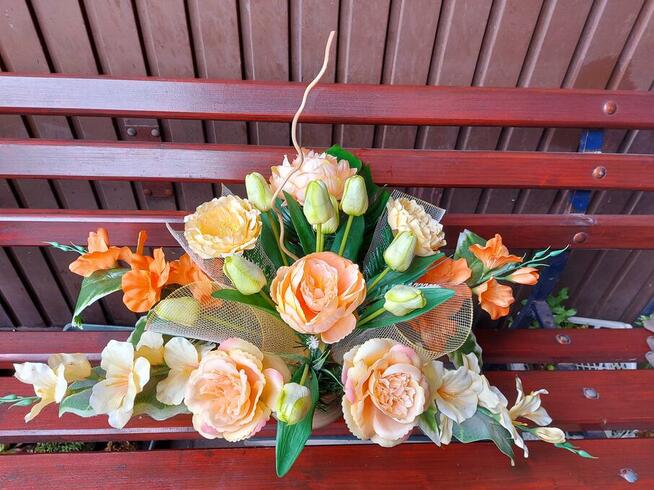 Stroiki, kompozycje kwiatowe na groby