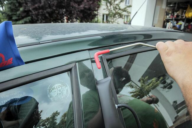 Awaryjne otwieranie aut-Leszno.Otwarcie drzwi samochodowych