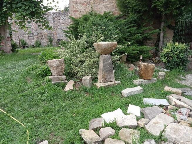 Donice koryta poidełka ze starego piaskowca rozbiórkowego