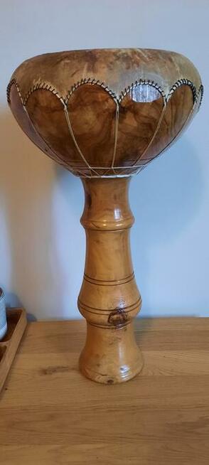 Djembe-instrument z Afryki-drewno sandałowe, kozia skóra