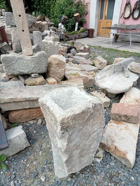 Donice koryta poidełka ze starego piaskowca rozbiórkowego