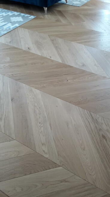 PODŁOGI I SCHODY DREWNIANE