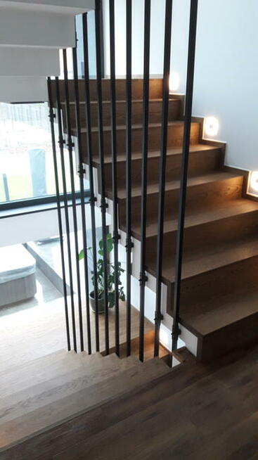 PODŁOGI I SCHODY DREWNIANE