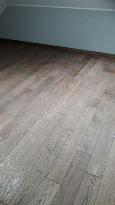 PODŁOGI I SCHODY DREWNIANE