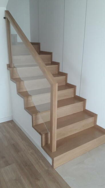 PODŁOGI I SCHODY DREWNIANE