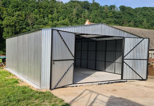 Duży Garaż blaszany 8x10 Ocynk Trapez Brama dwuspadowa