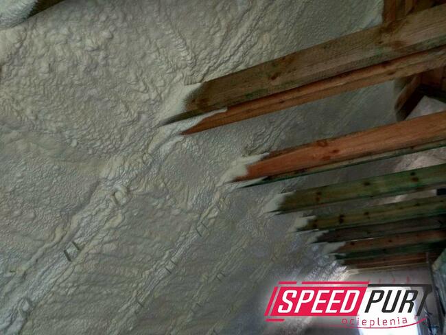 Piana PUR Ocieplanie Poddasze Wiązary Dach Strop Strych