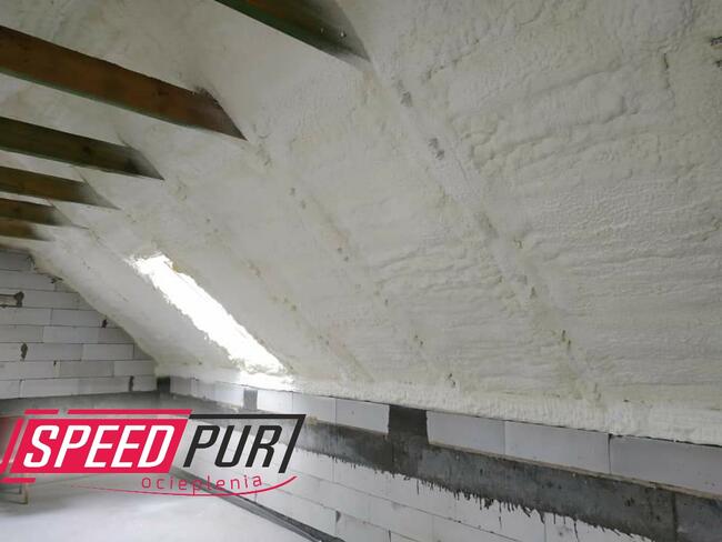 Piana PUR Ocieplanie Poddasze Wiązary Dach Strop Strych