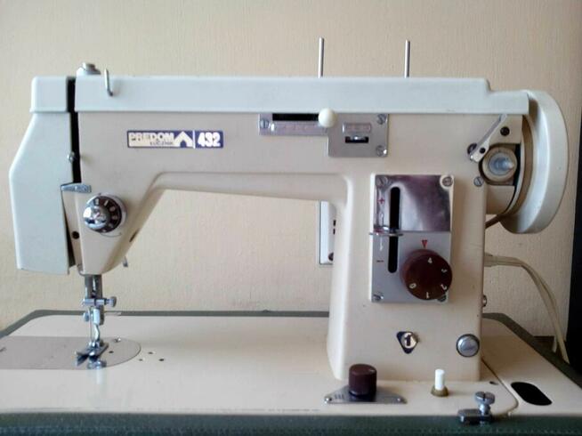 Maszyna do szycia Łucznik 432 TUR2 w walizce