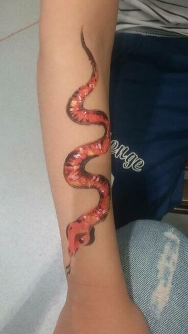 PROFESJONALNE MALOWANIE BUZI-ABSOLWENTKA AKADEMII SZTUK PIEK