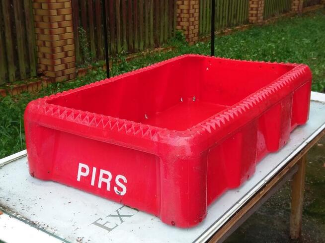 Skrzynki, baseny na ryby (lód)