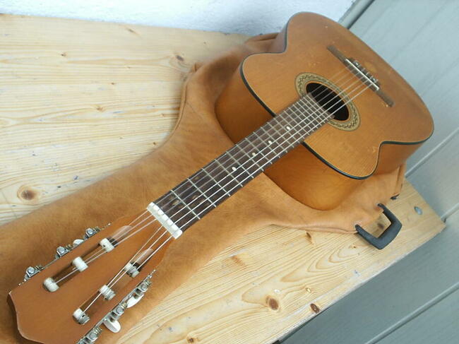 Gitara Junior - lata 80-te, wąski gryf