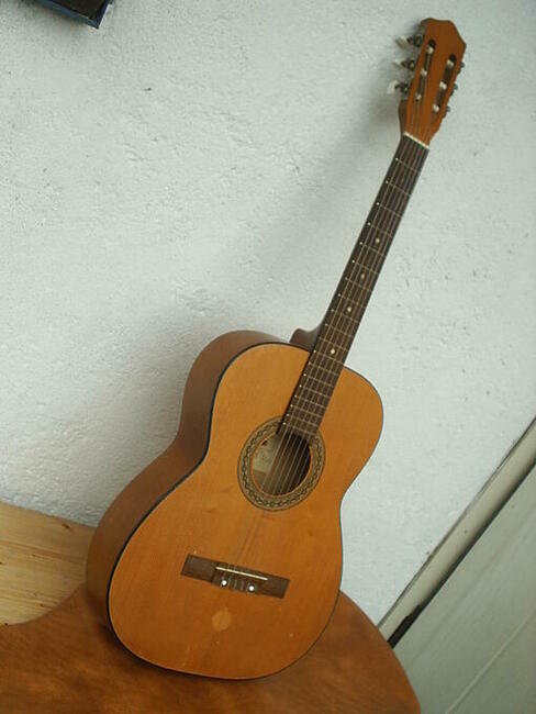 Gitara Junior - lata 80-te, wąski gryf