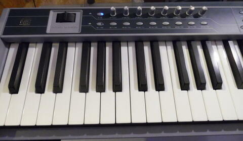 STUDIOLOGIC VMK 88 Plus – KLAWIATURA STERUJĄCA MIDI / USB