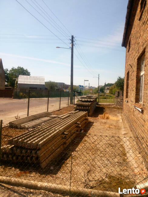 Dom w Luboniu w atrakcyjnej lokalizacji .