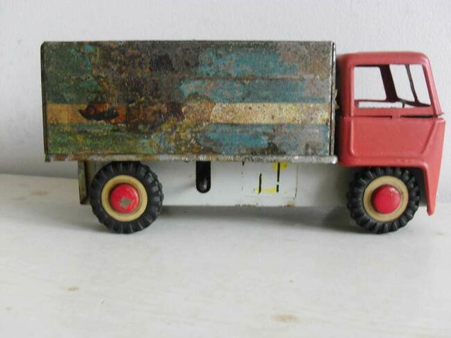 Samochód z PRL-u - Metalowy, blaszany