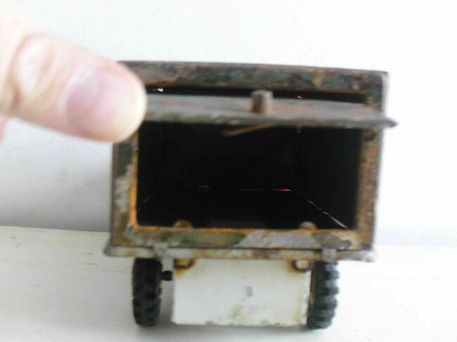 Samochód z PRL-u - Metalowy, blaszany