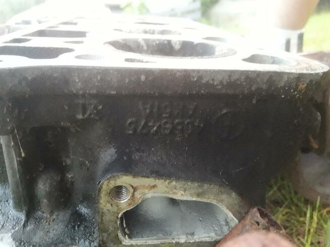 Głowica z kolektorami i wtryskiem FSO Polonez Caro 1.6 GLI.