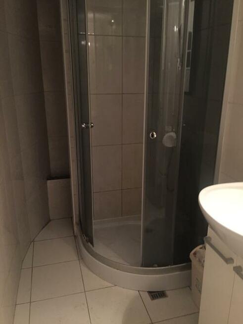 Pokój dzielony z innym współlokatorem dla pracującego