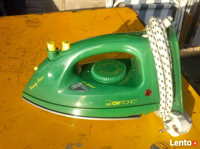 Żelazko czerwone, zielone, po 29 zł.