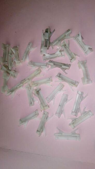 Rovery- spinki listw CHROMOWYCH szyb przedniej lub tylnej