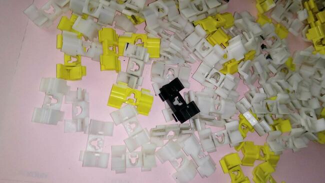 Rovery- spinki listw CHROMOWYCH szyb przedniej lub tylnej