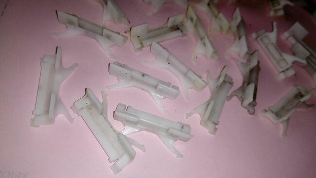 Rovery- spinki listw CHROMOWYCH szyb przedniej lub tylnej