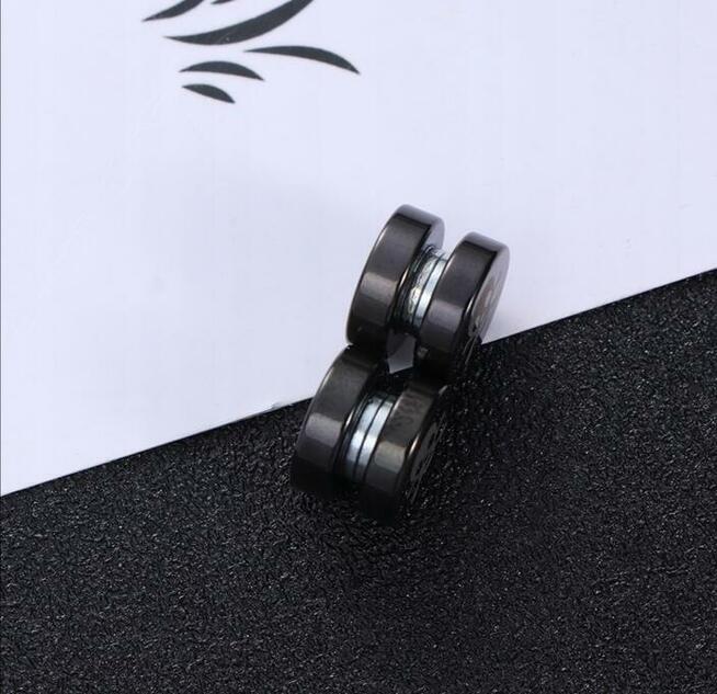 Kolczyki magnetyczne ze stali