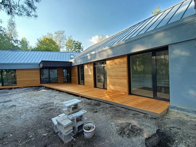 Elewacja drewniana montaż konstrukcja i deski tarasowe