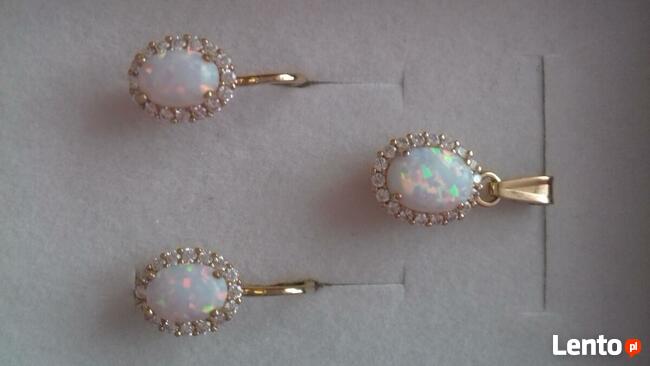 Złota bizuteria nowa: kolczyki i zawieszka