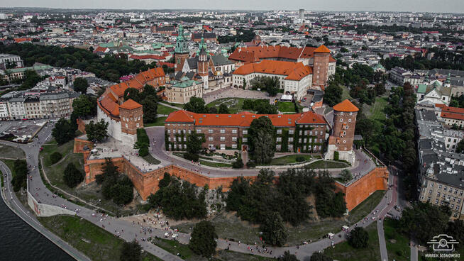 Zdjęcia film z drona usługi dronem operator drona