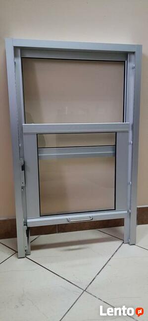 okno podnoszone do góry, sluza sanitarna, unoszone podawcze