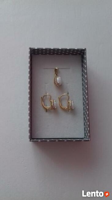 Złota bizuteria nowa: kolczyki i zawieszka